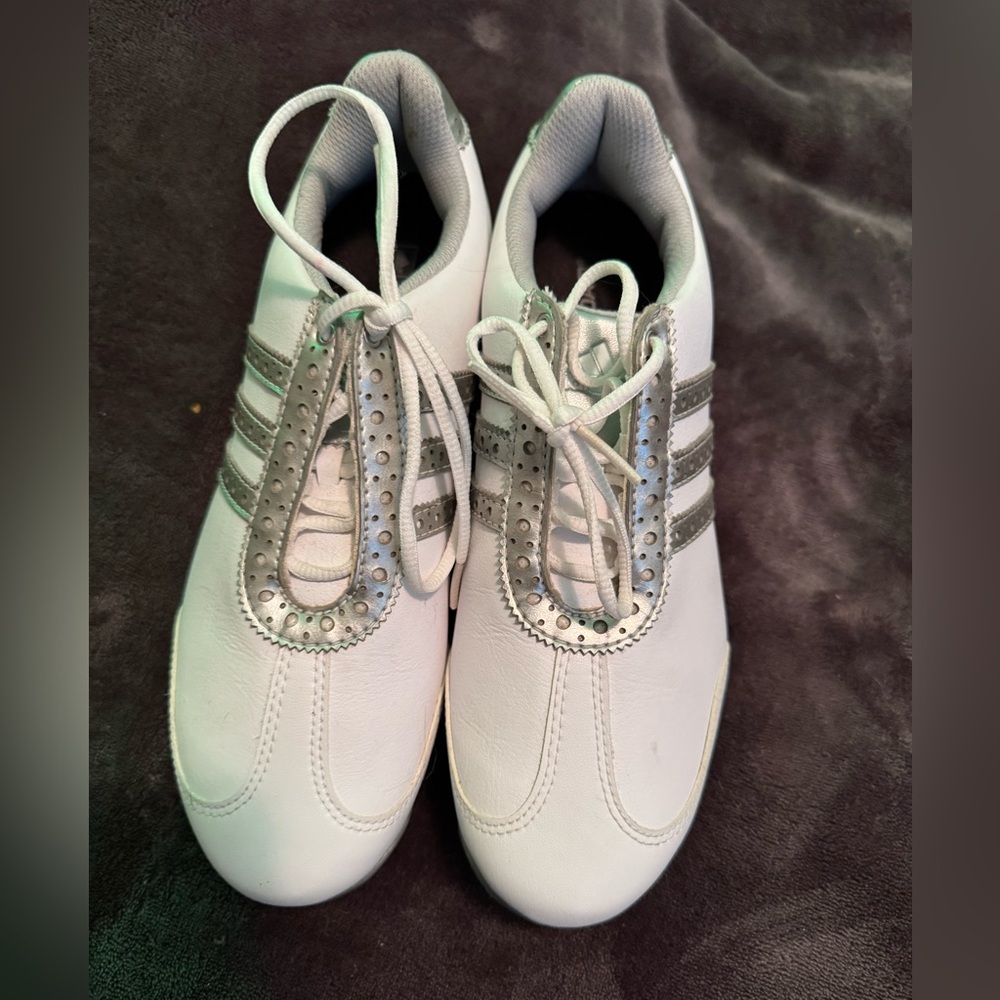 Women’s adidas fitfoam spikes white and sliver golf shoes size 6